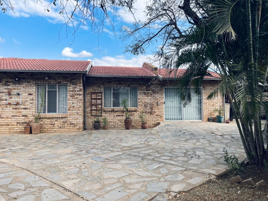 3 Bedroom Property for Sale in Protea Park North West